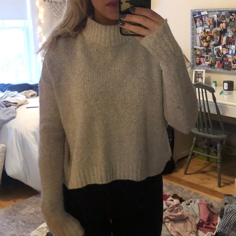 Gray/White American Eagle Turtleneck